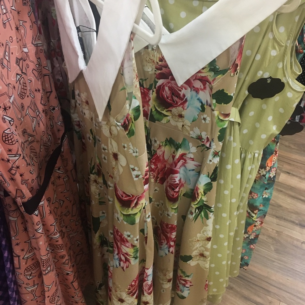 đVoodoo Vixen Lillian Floral Swing Dress Beige - Picture 8 of 10